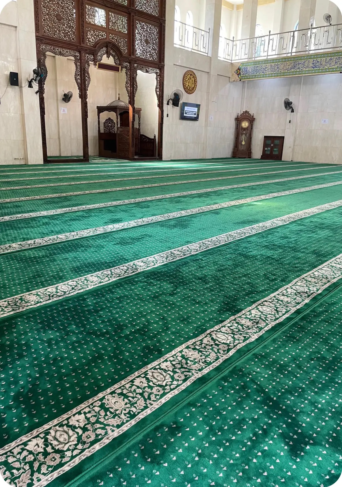Sajadah dan karpet masjid